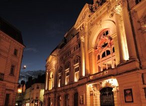 Facade extérieure de nuit du Grand Théâtre
